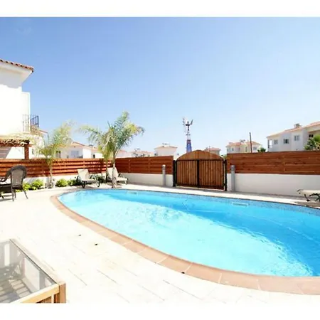 Your Beautiful Holiday Minutes From The Beach, 1489 Villa