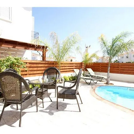 Your Beautiful Holiday Minutes From The Beach, 1489 Villa