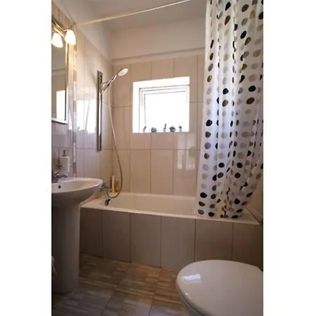 Villa Your Beautiful Holiday Minutes From The Beach, 1489 Protaras